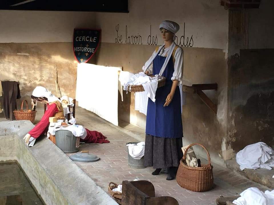 Mannequins du lavoir des Bordes